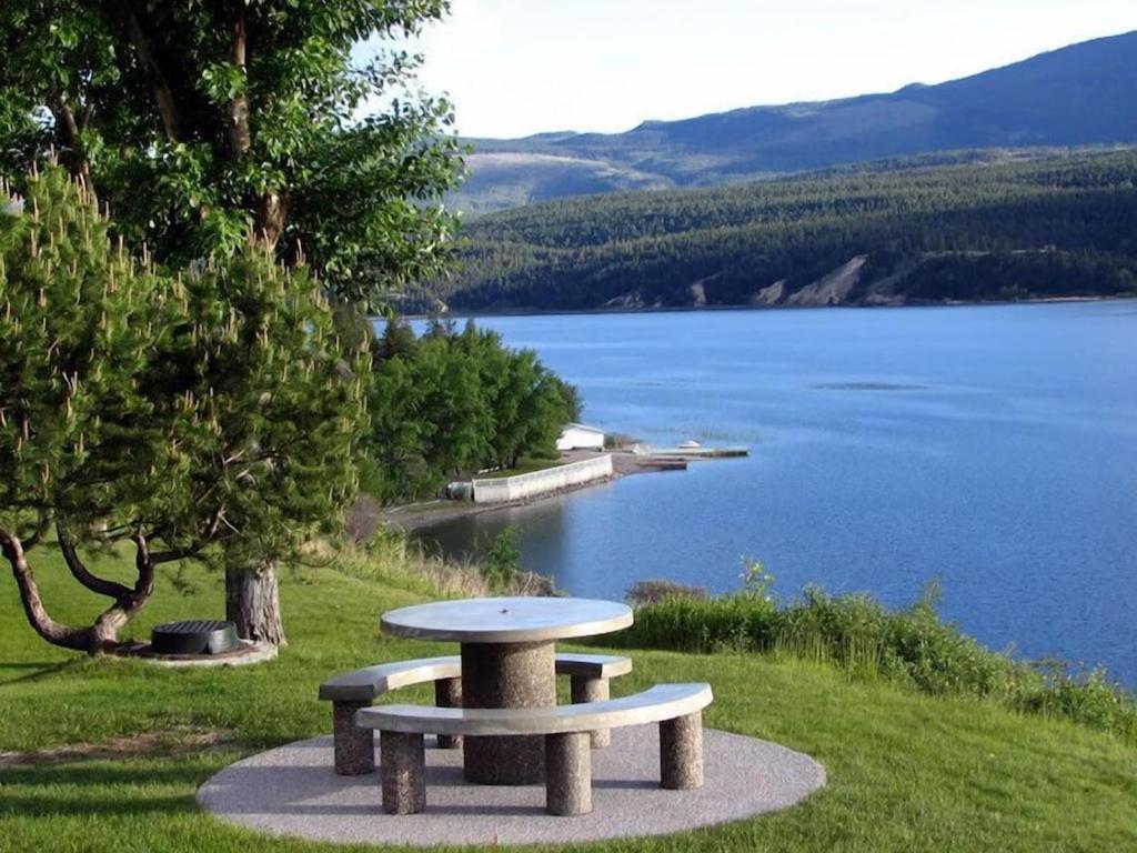 Akiskinook At Windermere Lake - Private Beach Access - New Pool And Hot Tub Now Open! Invermere Exterior photo